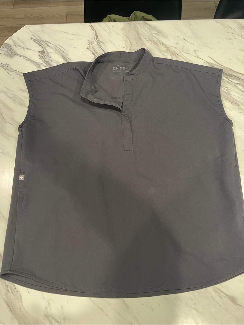 FIGS women’s scrub top charcoal